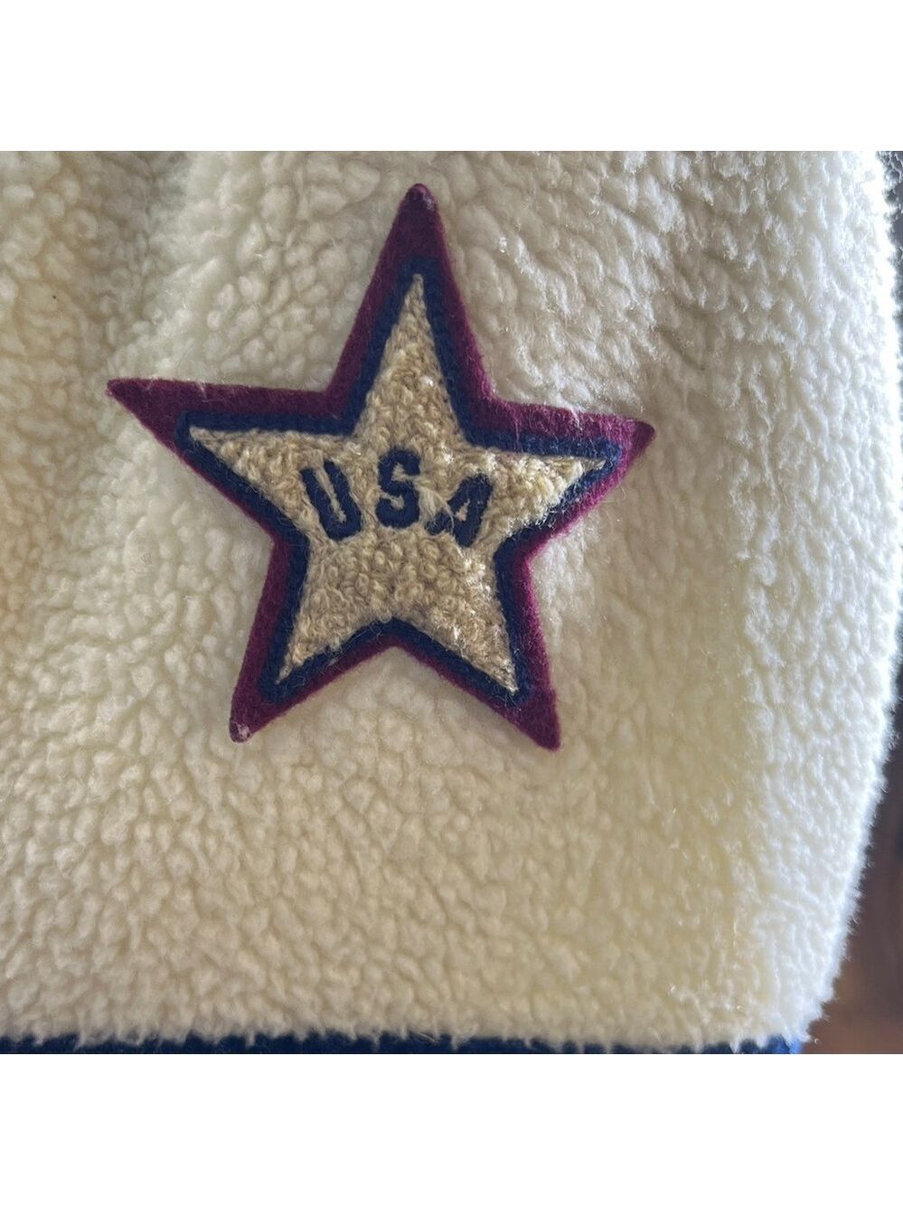 Cozy Cream and Blue Fleece Sweatshirt with Flag Patch Size Medoum - Picture 9 of 15